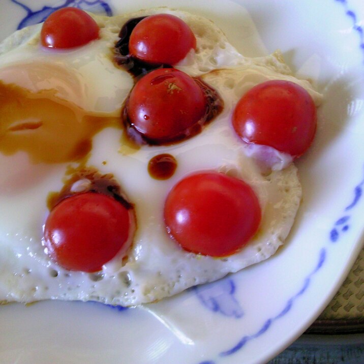 ミニトマトでおしゃれ 目玉焼き レシピ 作り方 By Yantasan 楽天レシピ ミニトマトでおしゃれ 目玉焼き レシピ 作り方 By Yantasan 楽天レシピ